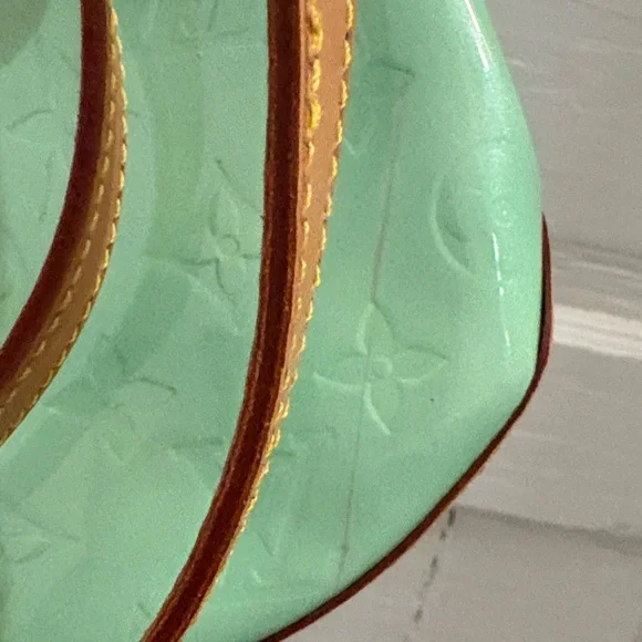 Authentic Vintage 1998 Louis Vuitton Biscayne Bag in Peppermint - Picture 10 of 16